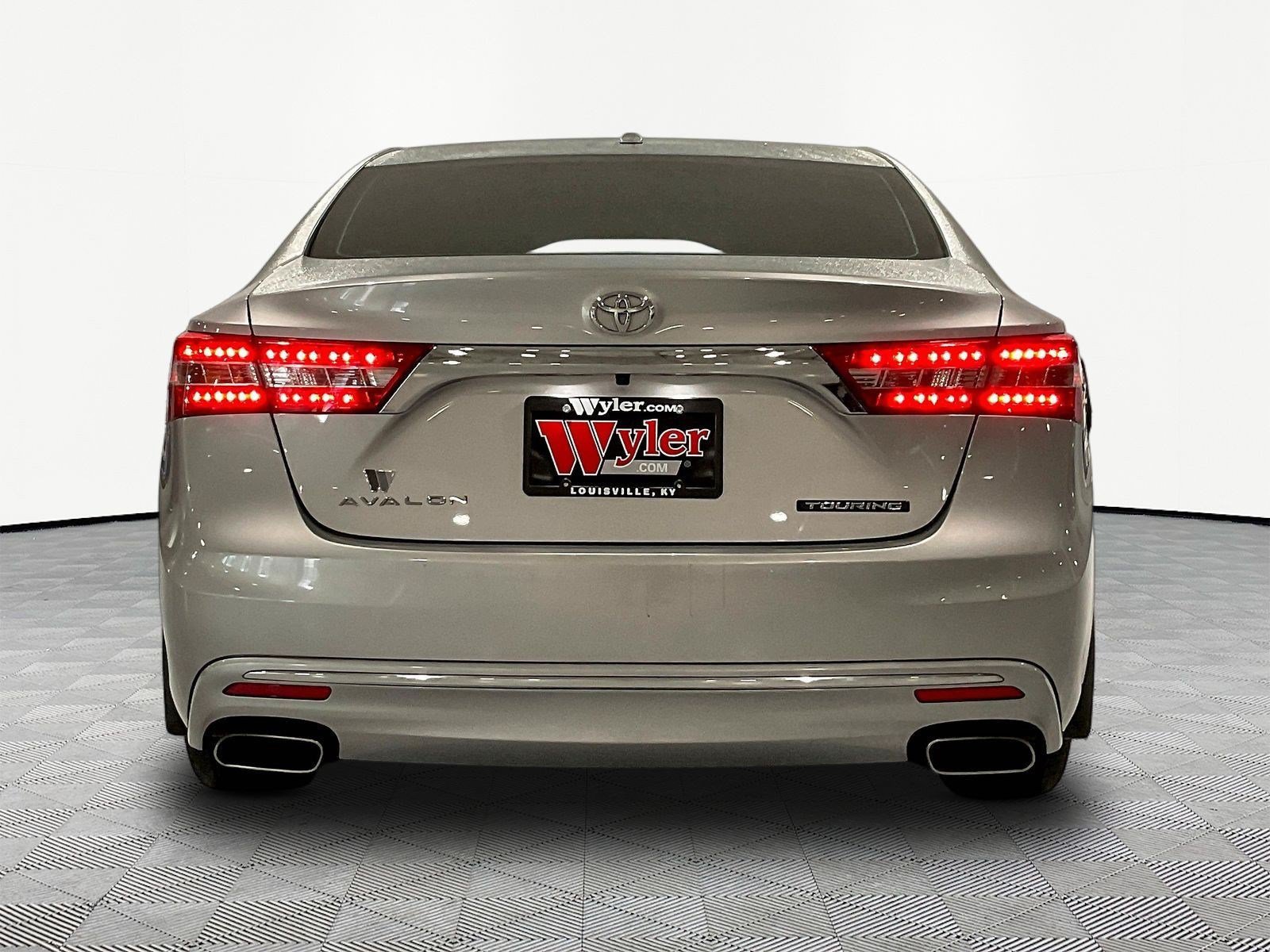 Used 2018 Toyota Avalon Touring FWD image 5