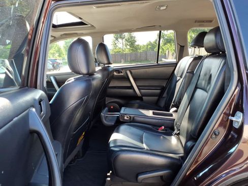 Used 2012 Toyota Highlander SE w/ Tow Pkg AWD/4WD image 15
