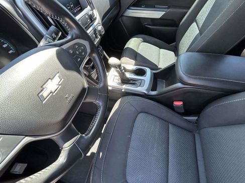 Used 2022 Chevrolet Colorado LT w/ LT Convenience Package AWD/4WD image 10