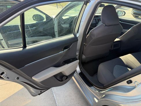 Used 2019 Toyota Camry LE image 13