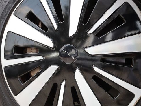 Used 2024 Lucid Air Pure RWD image 9