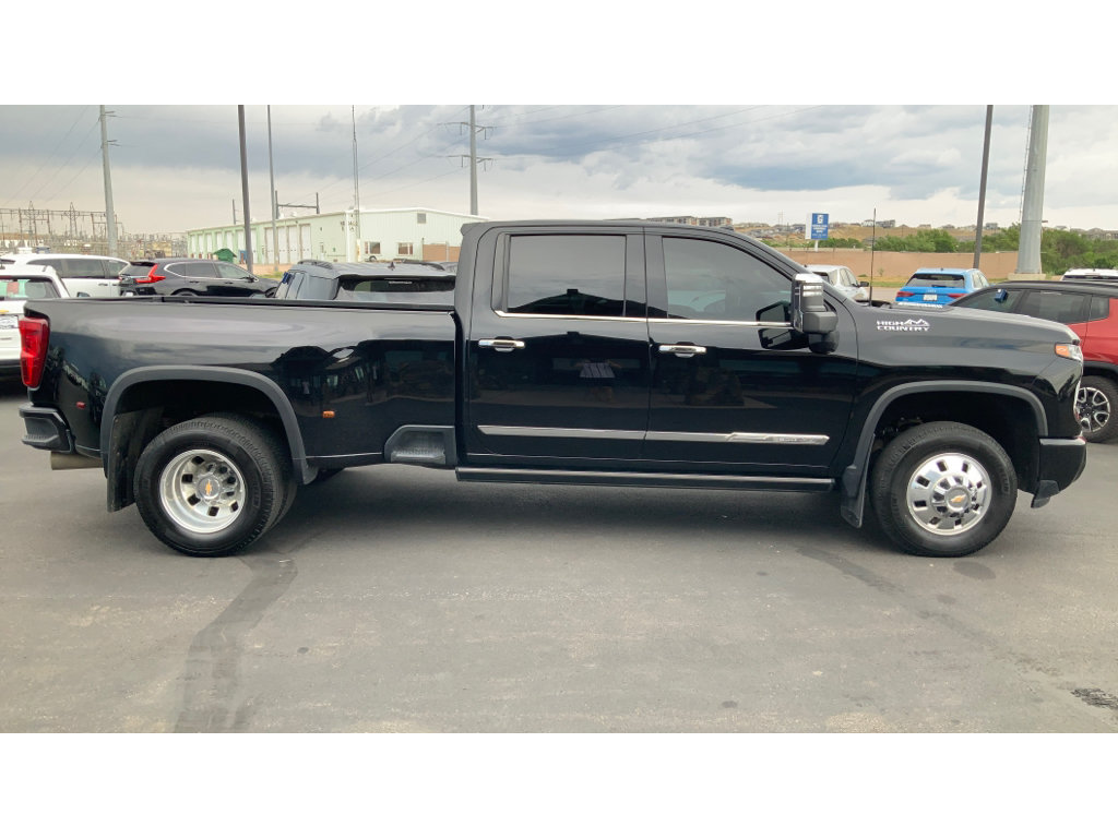 Used 2024 Chevrolet Silverado 3500 High Country w/ High Country Premium Package AWD/4WD image 5