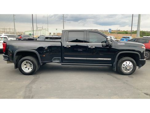 Used 2024 Chevrolet Silverado 3500 High Country w/ High Country Premium Package AWD/4WD image 5