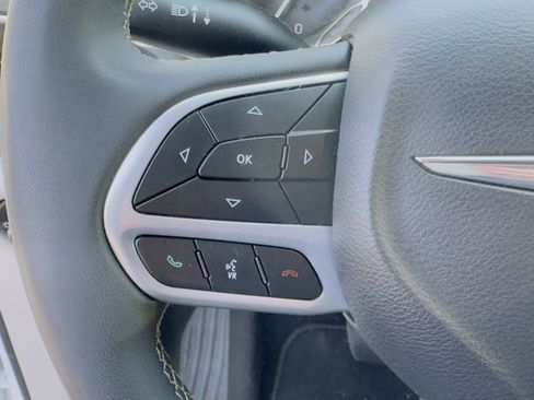 Used 2023 Chrysler Voyager LX image 18