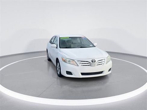 Used 2011 Toyota Camry SE image 1