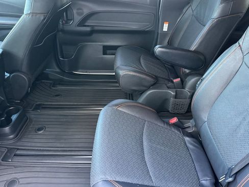 Used 2024 Toyota Sienna XSE w/ XSE Premium Package image 5