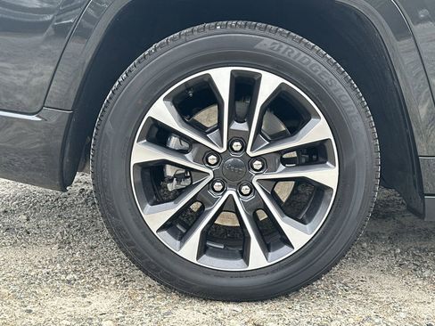 Used 2024 Jeep Grand Cherokee L Overland w/ Advanced Protech Group III image 18