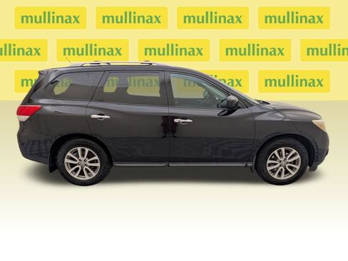 Used 2014 Nissan Pathfinder SV image 2