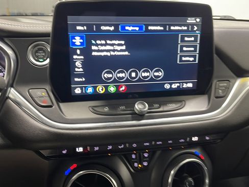 Used 2025 Chevrolet Blazer LT FWD image 8