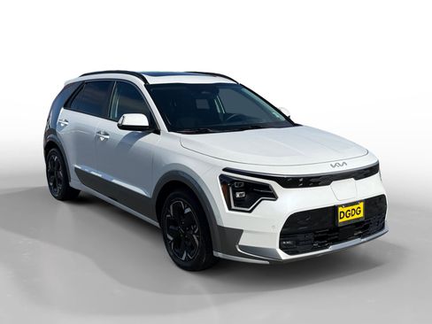 Used 2023 Kia Niro Wave FWD image 7