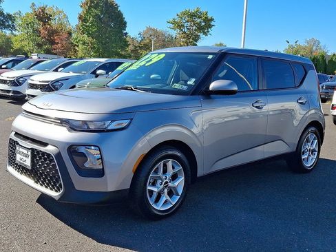 Certified 2022 Kia Soul LX w/ Technology Package image 4