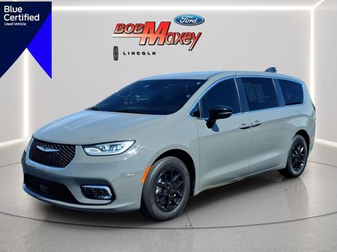 Used 2025 Chrysler Pacifica Select FWD image 1