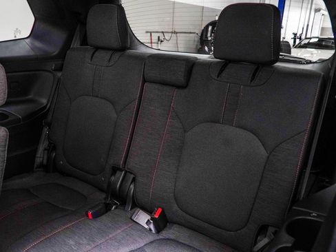 Used 2025 Honda Pilot Sport image 38
