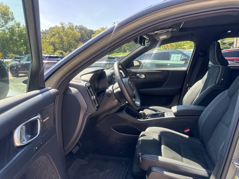 Used 2023 Volvo XC40 Recharge Ultimate w/ Protection Package Premier AWD/4WD image 8