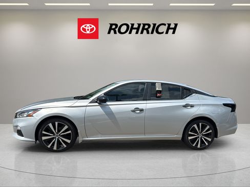 Used 2022 Nissan Altima 2.5 SR AWD/4WD image 9