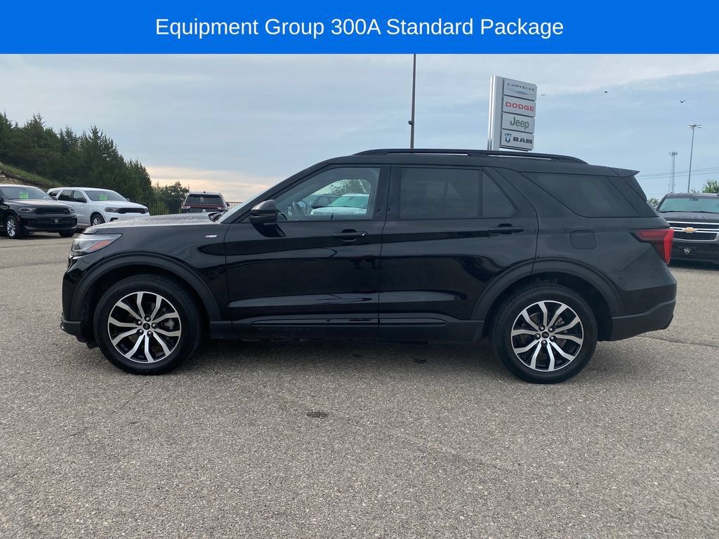 Used 2025 Ford Explorer ST-Line AWD/4WD image 3