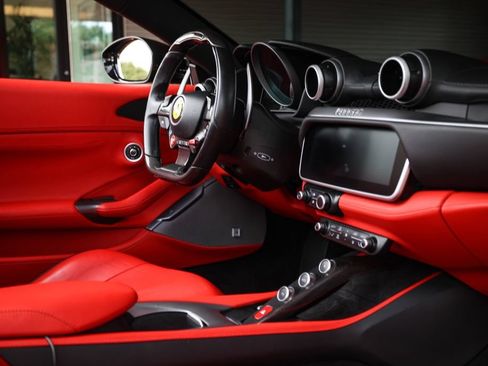 Certified 2019 Ferrari Portofino RWD image 45