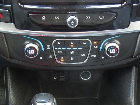Used 2020 Chevrolet Traverse RS AWD/4WD image 33