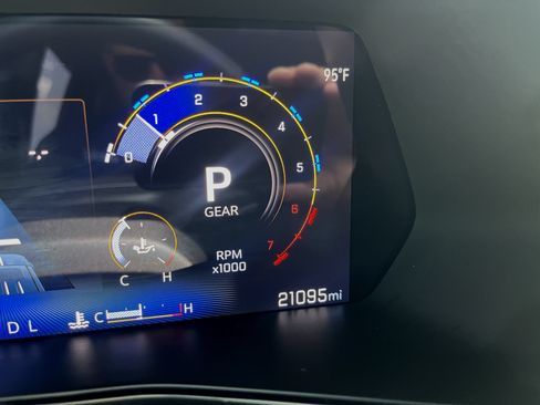 Used 2025 Chevrolet Colorado ZR2 AWD/4WD image 9