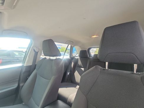 Used 2021 Toyota RAV4 LE AWD/4WD image 8