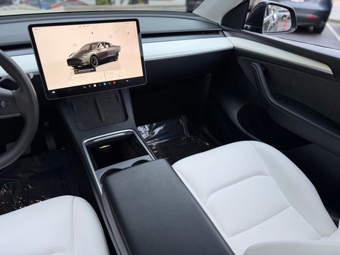 Used 2024 Tesla Model Y Long Range image 40