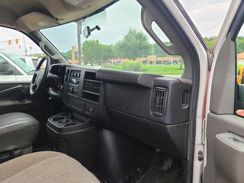 Used 2016 GMC Savana 2500 Extended RWD image 12