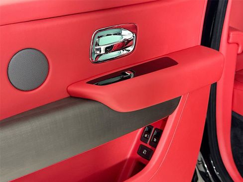 Used 2025 Rolls-Royce Cullinan image 35