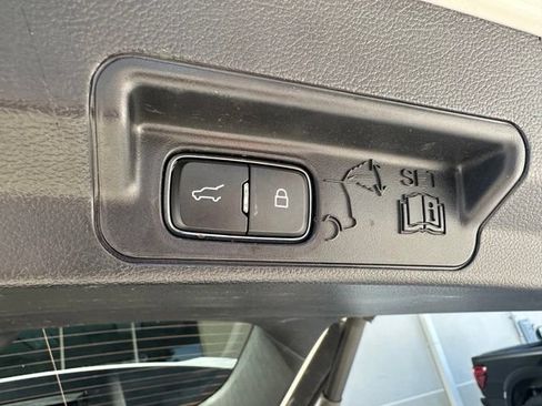 Used 2022 Ford Explorer XLT w/ Class IV Trailer Tow Package RWD image 30