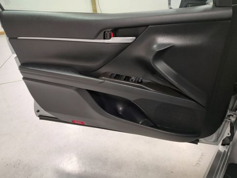 Used 2023 Toyota Camry SE image 9