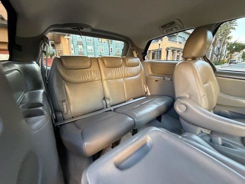 Used 2010 Toyota Sienna LE FWD image 42