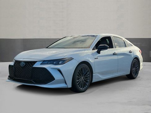 Used 2020 Toyota Avalon XSE image 1