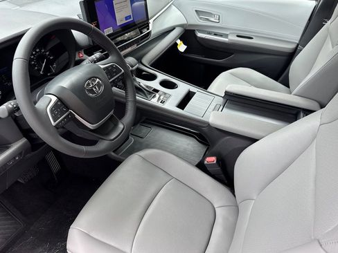 New 2026 Toyota Sienna XLE FWD image 10
