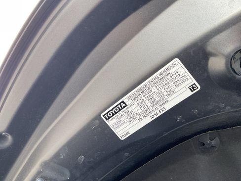 Used 2023 Toyota Highlander XLE FWD image 23