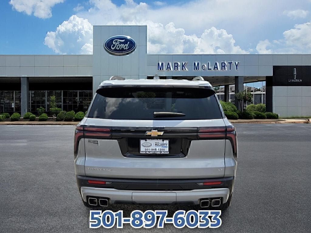Used 2024 Chevrolet Traverse LT FWD image 4