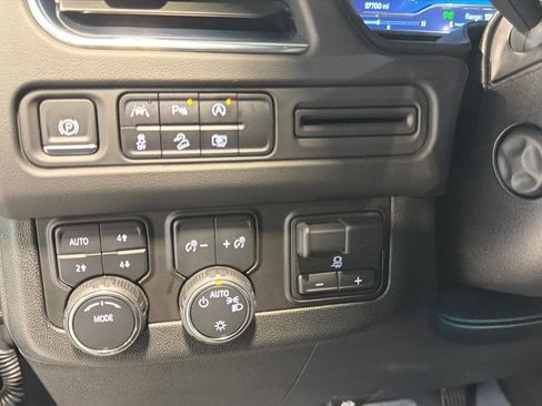 Used 2024 Chevrolet Suburban Z71 w/ Luxury Package image 23