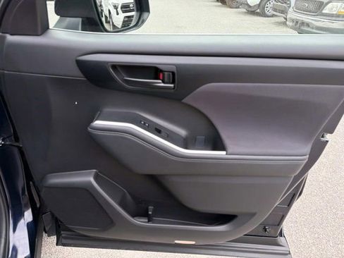 Certified 2025 Toyota Highlander LE FWD image 15