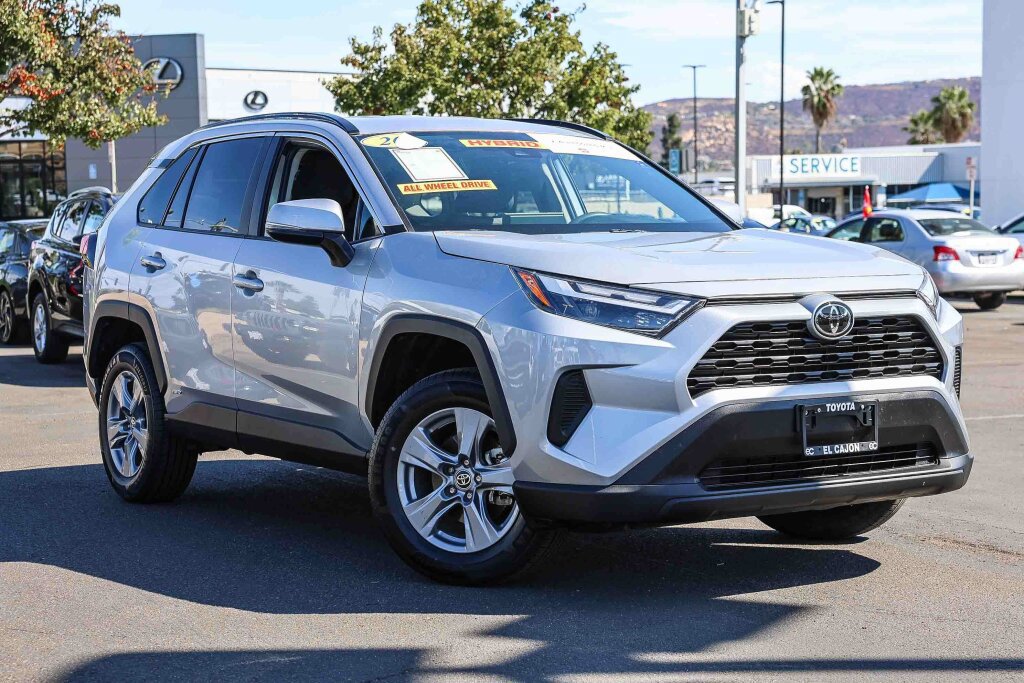 Certified 2025 Toyota RAV4 XLE AWD/4WD image 1