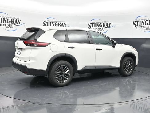 Used 2024 Nissan Rogue S FWD image 9