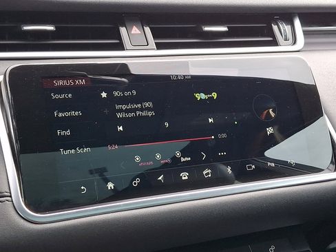 Used 2020 Land Rover Range Rover Evoque SE image 18