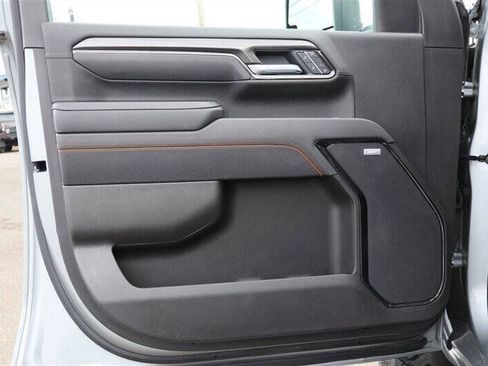 Used 2025 GMC Sierra 3500 AT4 w/ AT4 Premium Plus Package AWD/4WD image 16
