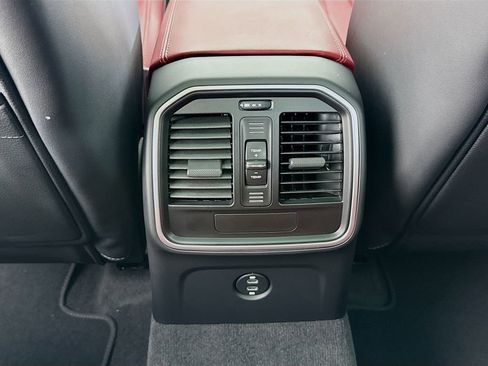 New 2026 Porsche Macan image 28