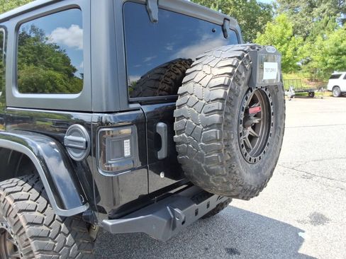 Used 2018 Jeep Wrangler Unlimited Rubicon AWD/4WD image 13