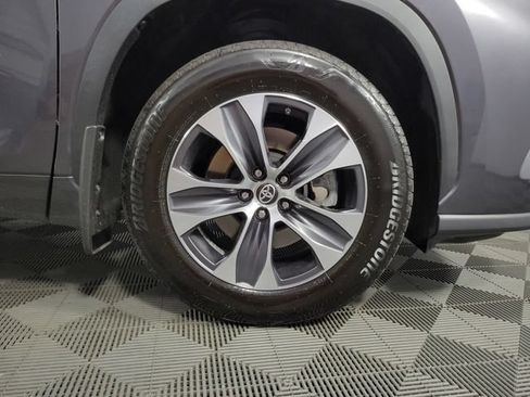 Used 2023 Toyota Highlander XLE FWD image 11