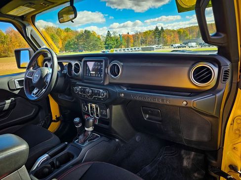 Used 2018 Jeep Wrangler Unlimited Rubicon w/ LED Lighting Group image 38