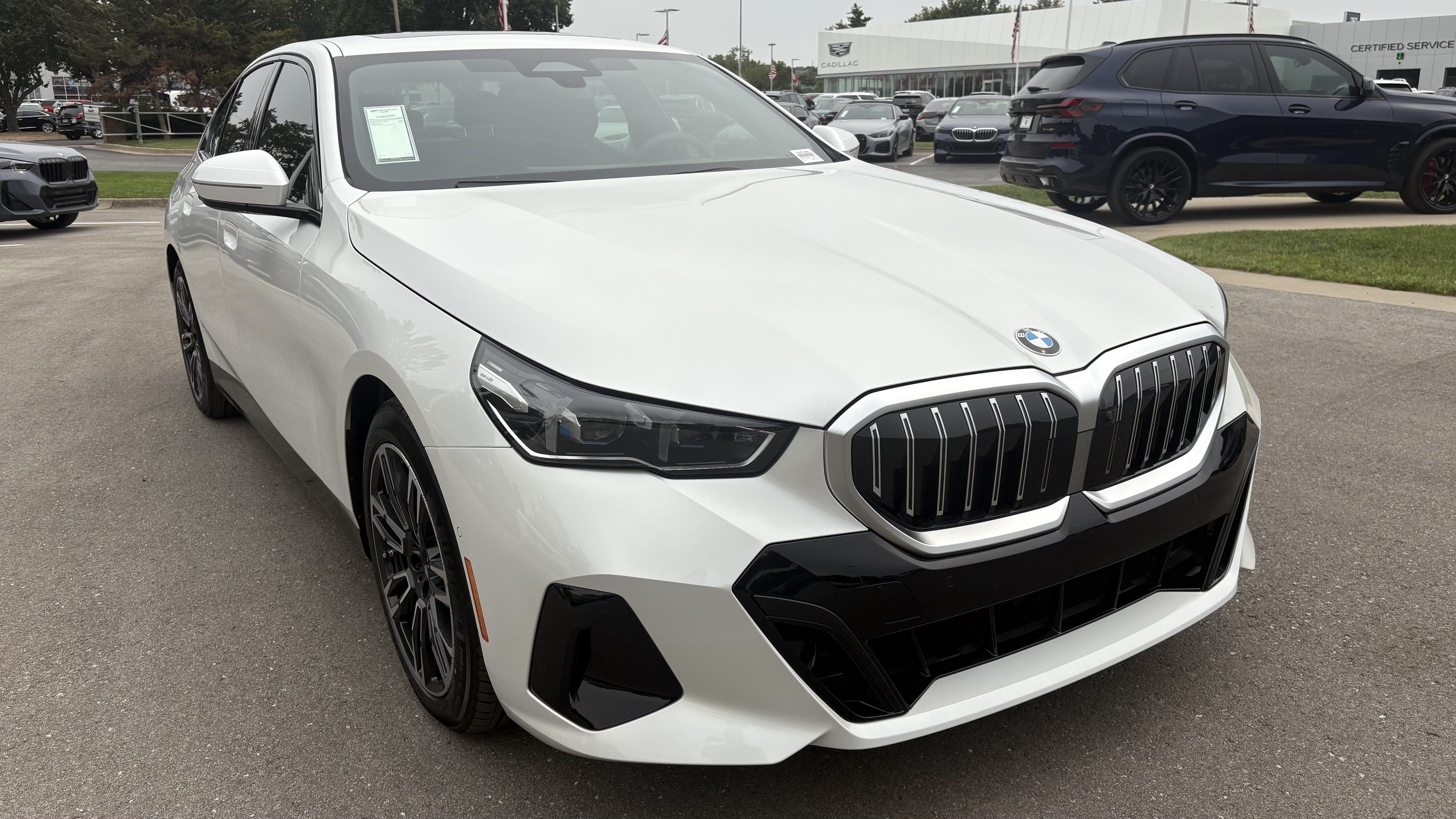 Used 2026 BMW 530i xDrive w/ M Sport Package AWD/4WD image 2