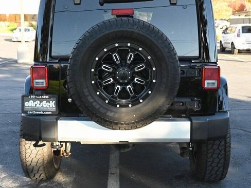 Used 2015 Jeep Wrangler Unlimited Sahara w/ Dual Top Group AWD/4WD image 10