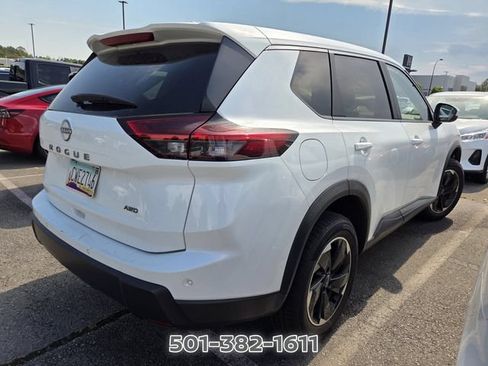 Used 2025 Nissan Rogue SV AWD/4WD image 4