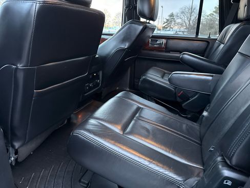 Used 2015 Lincoln Navigator 4WD image 25