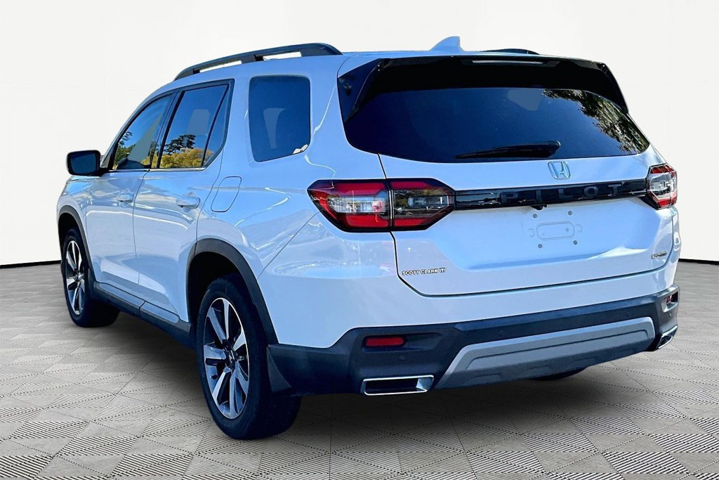 Used 2024 Honda Pilot Touring image 5