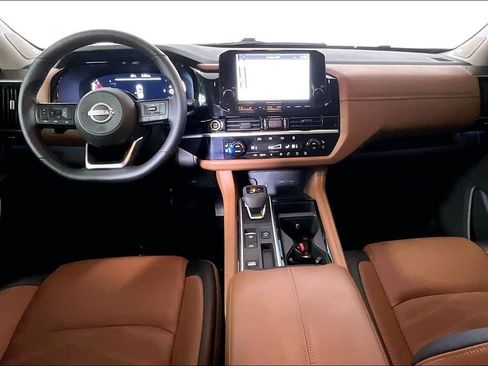 Used 2024 Nissan Pathfinder Platinum image 15